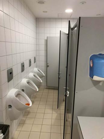 स्कूल में शौचालय