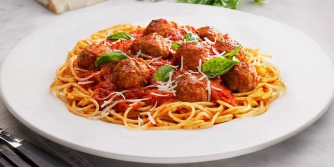meatballs साथ स्पेगेटी