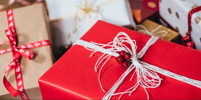 क्रिसमस परंपराओं: उपहार के आदान-प्रदान