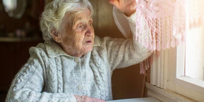 वृद्ध लोगों को अपने रोजमर्रा के जीवन को व्यवस्थित करने में मदद करना: कम रोशनी की समस्या को हल करना