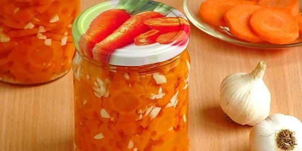 कैसे सर्दियों गाजर के लिए तैयार करने के लिए: लहसुन के साथ मसालेदार गाजर
