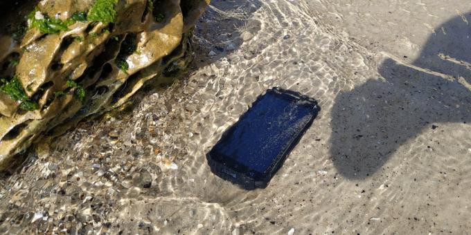स्मार्टफोन Poptel P9000 मैक्स संरक्षित: पानी के नीचे