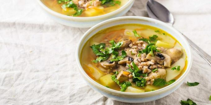 एक प्रकार का अनाज के साथ मशरूम का सूप