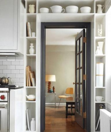 डिजाइन छोटे अपार्टमेंट: दरवाजा आसपास अलमारियों