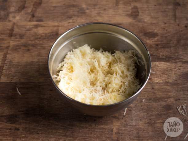 How to make आलू quiche: आलू को काट लीजिये