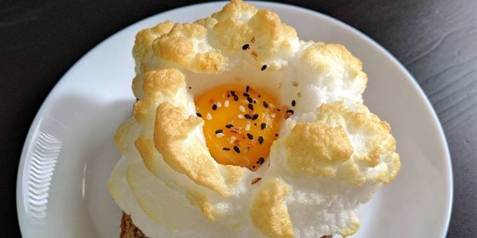 अंडे से व्यंजनों: "बादल" पर जर्दी