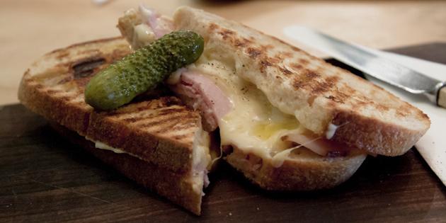 त्वरित भोजन बनाने की विधि: सैंडविच, फ्रेंच "croque-महाशय"
