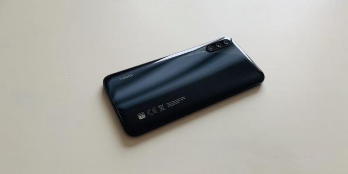 Xiaomi एम आई ए 3: रियर पैनल