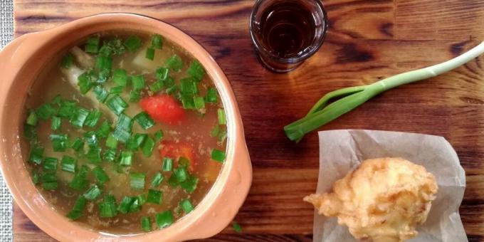 टमाटर के साथ पाइक-पर्च मछली का सूप