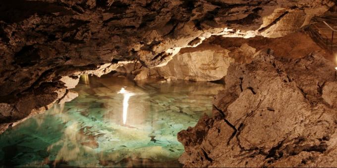 रूस में सबसे सुंदर स्थान: कुंगुर गुफा