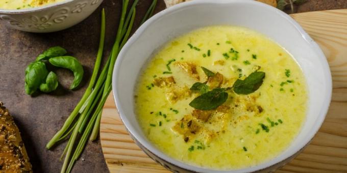 पिघले पनीर के साथ प्याज का सूप