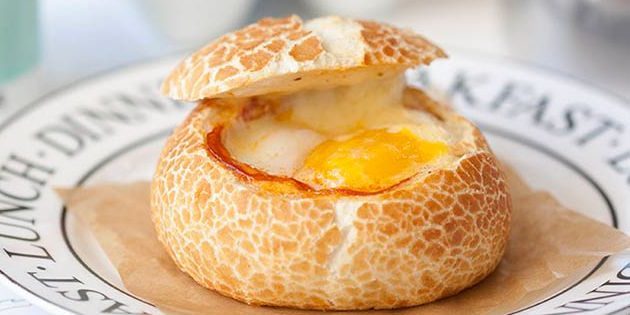 एक रोटी में अंडे: अंडे से व्यंजनों