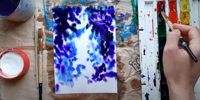 वाटरकलर में स्पेस कैसे पेंट करें: पर्पल और ब्लू स्ट्रोक को पेंट करें