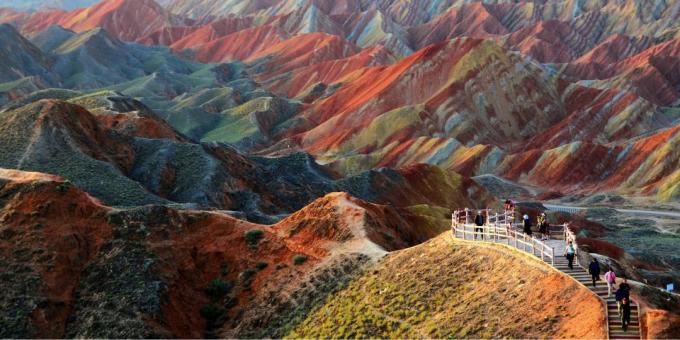 रंगीन चीन में Danks ज़ांग्ये चट्टानों