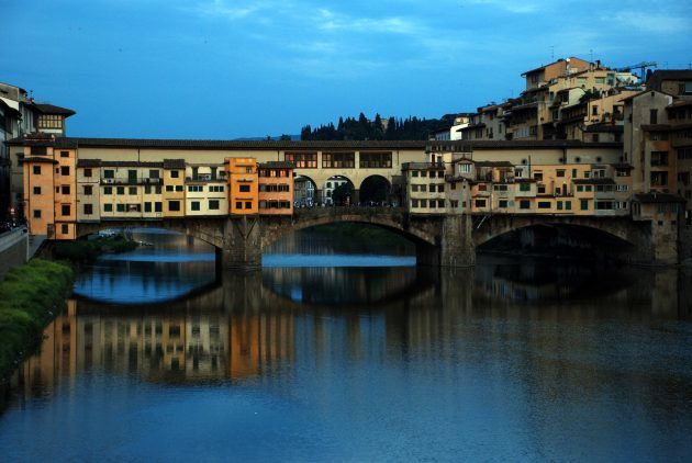 सुंदर पुलों: Ponte Vecchio, इटली