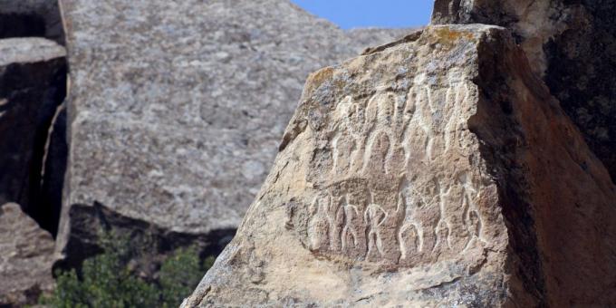 अज़रबैजान में छुट्टियाँ: Petroglyphs