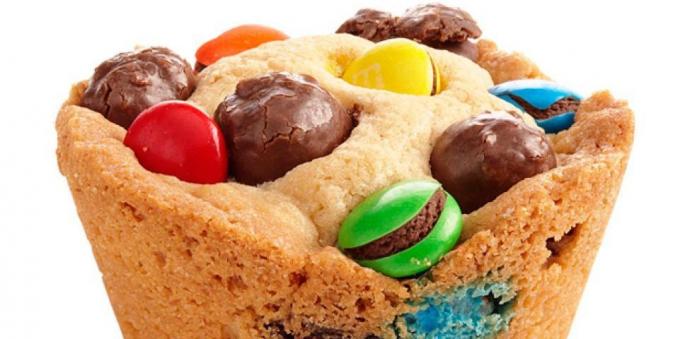 एम एंड एम के साथ कपकेक: स्वादिष्ट कुकीज़ व्यंजनों
