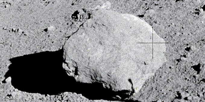 चंद्रमा के लिए उड़ान अभी भी कई संदिग्ध हैं: चंद्रमा पर चट्टानों - आवश्यक वस्तुएँ