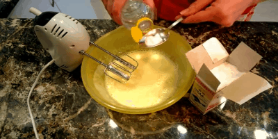 क्या बेकिंग सोडा और बेकिंग पाउडर के बिना में अंडे की जगह ले सकता