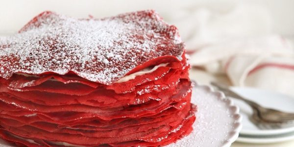 एक पैनकेक केक "लाल मखमली" मलाईदार दही क्रीम के साथ पकाने के लिए कैसे