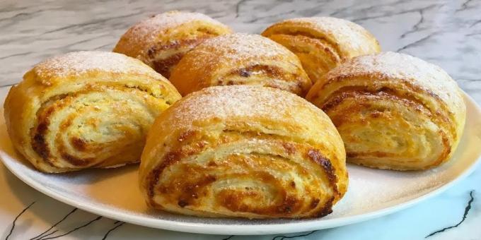 पनीर और किशमिश के साथ पफ पेस्ट्री: व्यंजनों स्वादिष्ट बिस्कुट