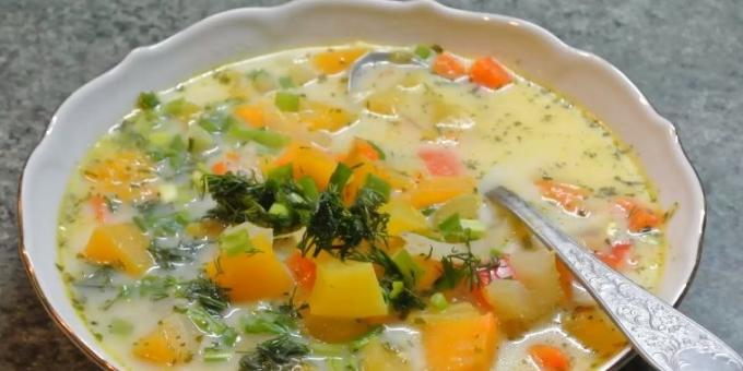 कद्दू और क्रीम के साथ सब्जी का सूप