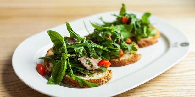 arugula साथ Bruschetta