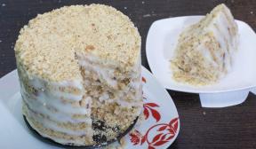 खट्टा क्रीम के साथ साधारण नो-बेक केक