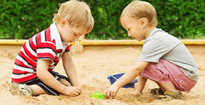 अपने बच्चे के साथ संचार: रेत चिकित्सा
