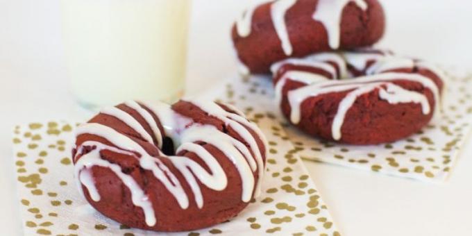 व्यंजनों डोनट्स: डोनट्स "लाल मखमली" एक मलाईदार चमक के साथ