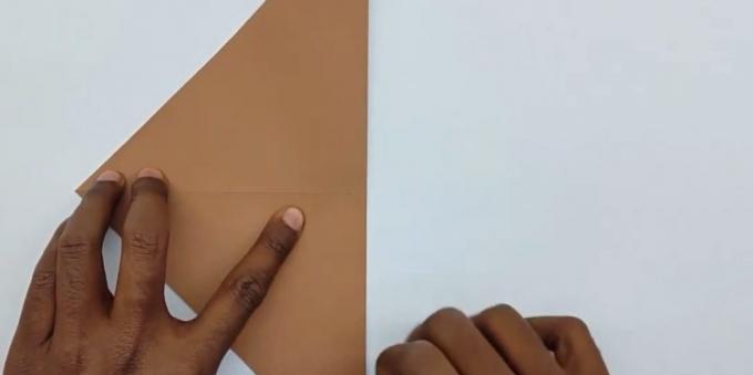 कैसे एक लिफाफा गुना कागज वर्ग बनाने के लिए