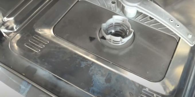 डिशवॉशर को कैसे साफ करें: एक फिल्टर ढूंढें