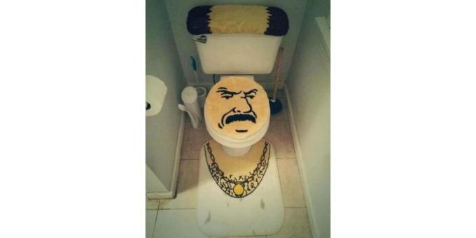 शौचालय कटोरा के कवर पर चेहरा