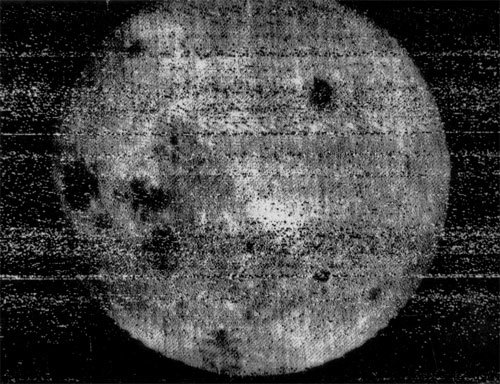 चाँद की पहली तस्वीर की ओर