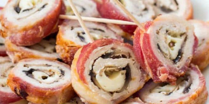 बेकन में लिपटे सूअर का मांस के रोल्स मशरूम और पनीर के साथ भरवां: में ओवन पोर्क