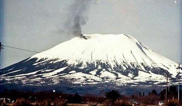 उठ ज्वालामुखी: अप्रैल 1 के लिए शरारतें