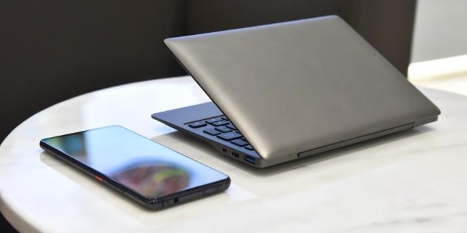 लैपटॉप के आकार iPad मिनी के साथ तुलनीय है