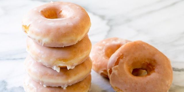 डोनट्स व्यंजनों: टुकड़े चीनी के साथ क्लासिक डोनट्स