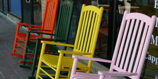 इंटीरियर में रंग लहजे: कुर्सियों