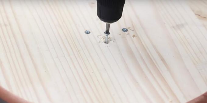 स्क्रैचिंग पोस्ट कैसे करें: लकड़ी के हिस्सों को कनेक्ट करें