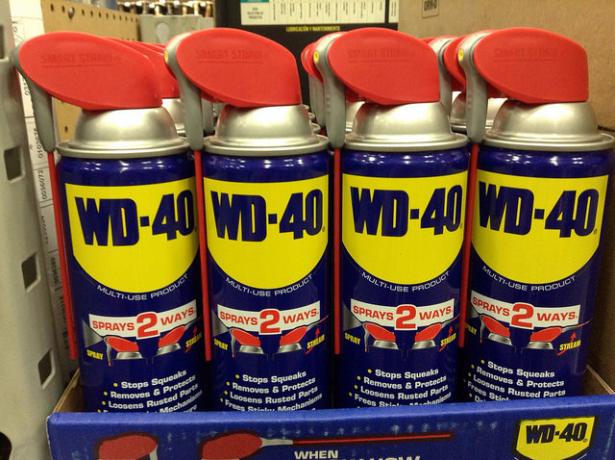 उपयोग WD-40 घर पर तरल