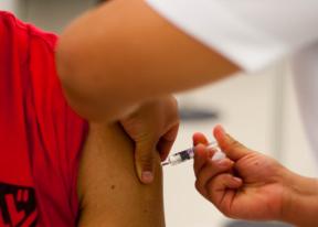 क्यों एक बच्चे की जरूरत टीका लगाया जाना करने के लिए करता है