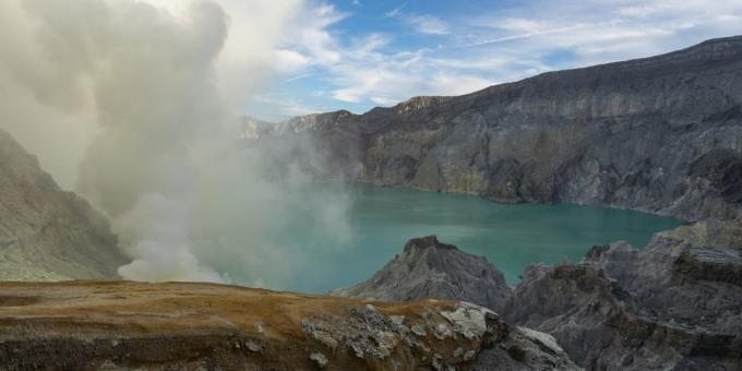 आश्चर्यजनक खूबसूरत जगह: ज्वालामुखी Ijen, इंडोनेशिया में उबलते झील