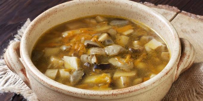 सूप ताजा बेहतरीन किस्म मशरूम और आलू के साथ बनाया
