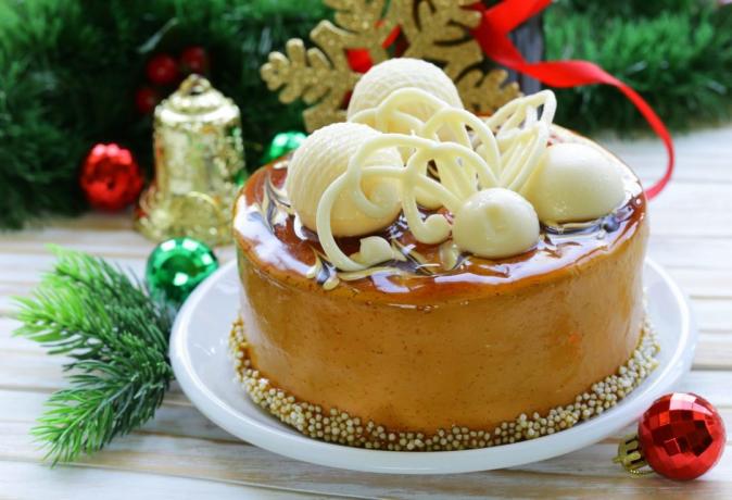नए साल के लिए क्या तैयार करने के लिए: स्पंज केक