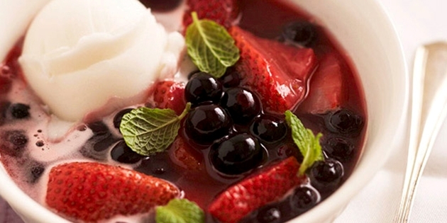 स्ट्रॉबेरी के साथ व्यंजनों: बेरी सूप