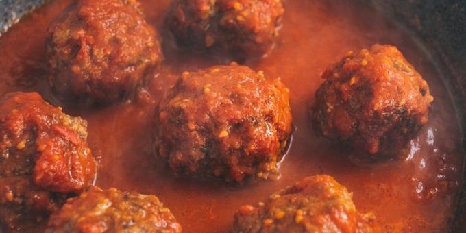 meatballs बीफ: सॉस में meatballs