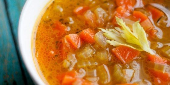गाजर और सफेद शराब के साथ अजवाइन के सूप