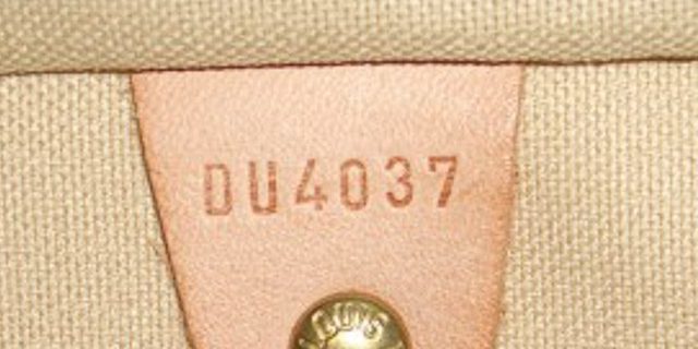 मूल और नकली लुई Vuitton हैंडबैग: अंदर सीरियल नंबर मुहर लगी किया जाना चाहिए