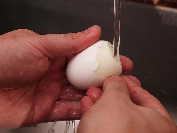 कैसे ठीक से अंडे साफ करने के लिए